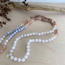 Lade das Bild in den Galerie-Viewer, FLOWER BOUQUET Mala | Blauer Chalcedon, Mondstein, Engel Aura Quarz &amp; Kunzit
