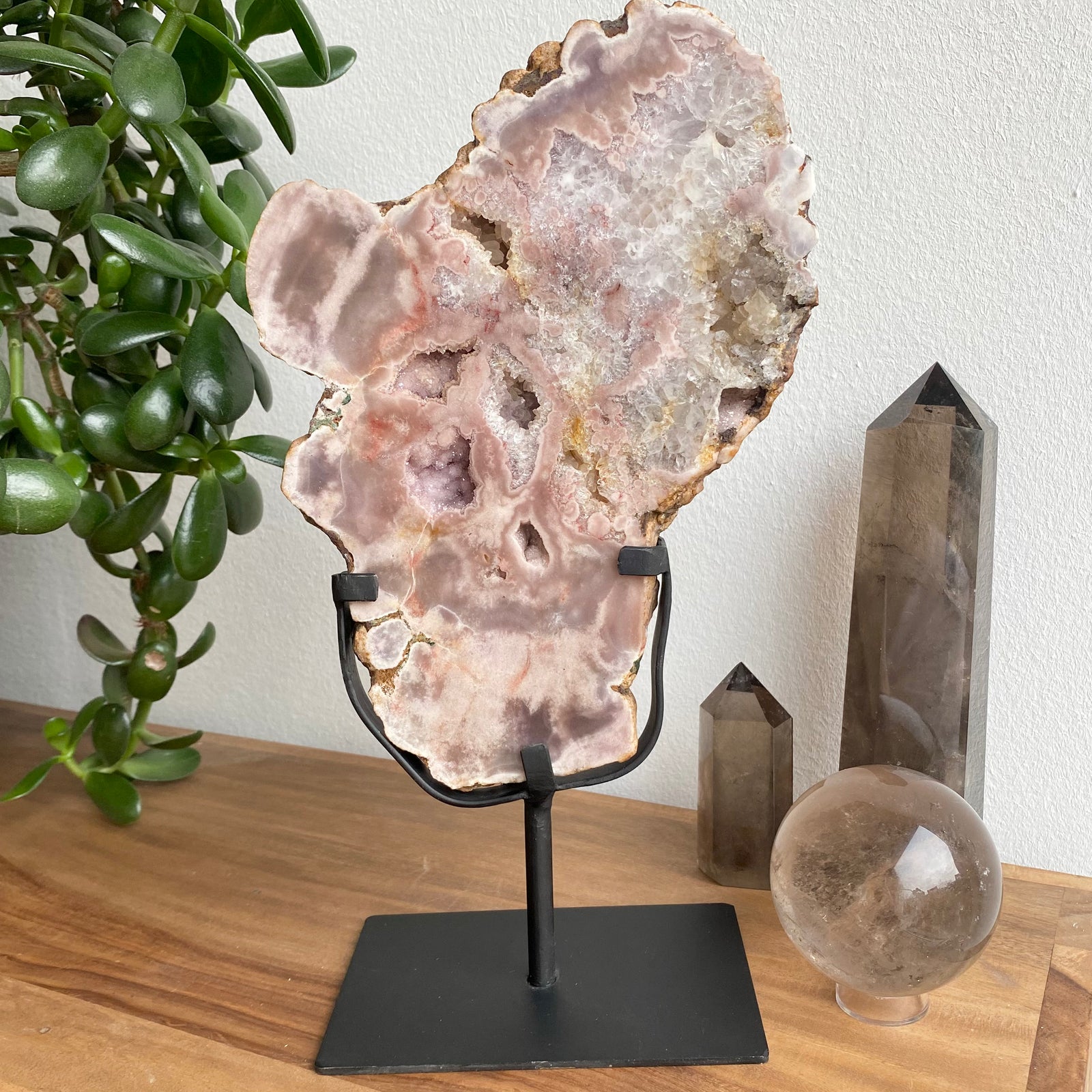 Pink Amethyst Slab auf Ständer